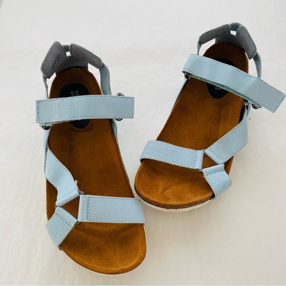 Design Lab Lord & Taylor Blue Velcro Strap Closure Comfort Sandal Size 11 - Picture 2 of 10